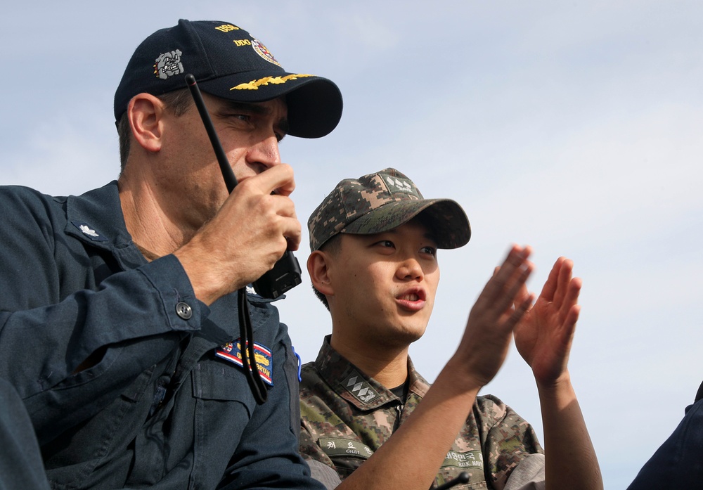 USS Barry (DDG 52) Conducts Replenishment-at-Sea with Republic of Korea Navy