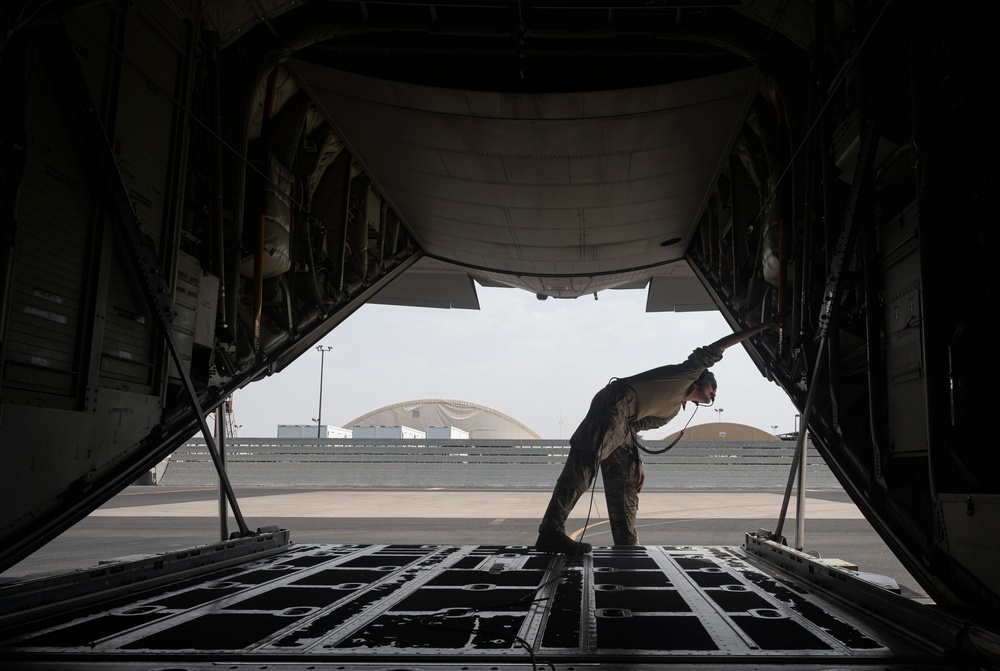 81st ERQS HC-130J conducts tactical air refueling with VMM-163 MV-22s