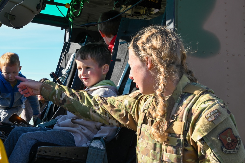 54th Helicopter Squadron Glenburn Public School Visit