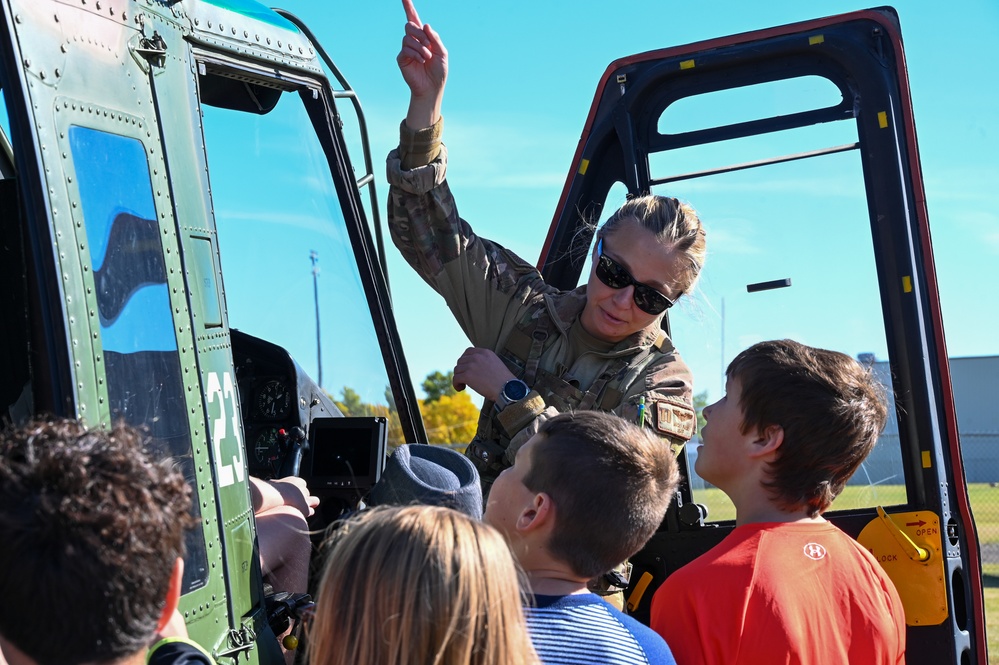 54th Helicopter Squadron Glenburn Public School Visit