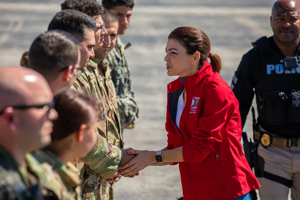 First Lady of Florida Works with Florida National Guard Soldiers