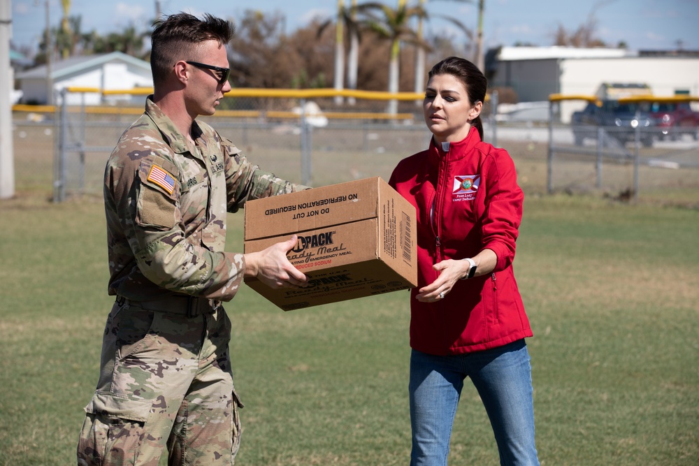 First Lady of Florida Works with Florida National Guard Soldiers