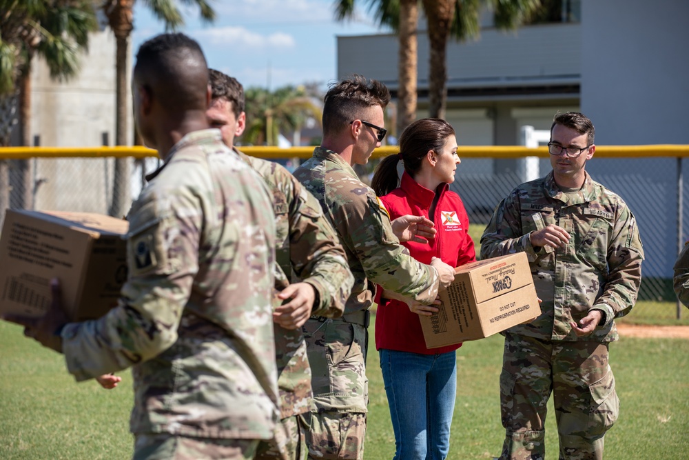 First Lady of Florida Works with Florida National Guard Soldiers