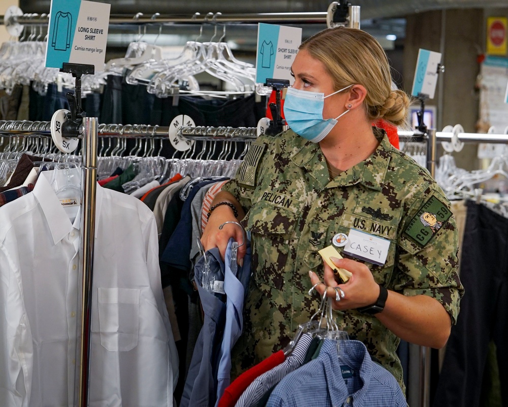 Ticonderoga-class cruiser USS Princeton (CG-59) Sailors Participate in Community Relations During SFFW