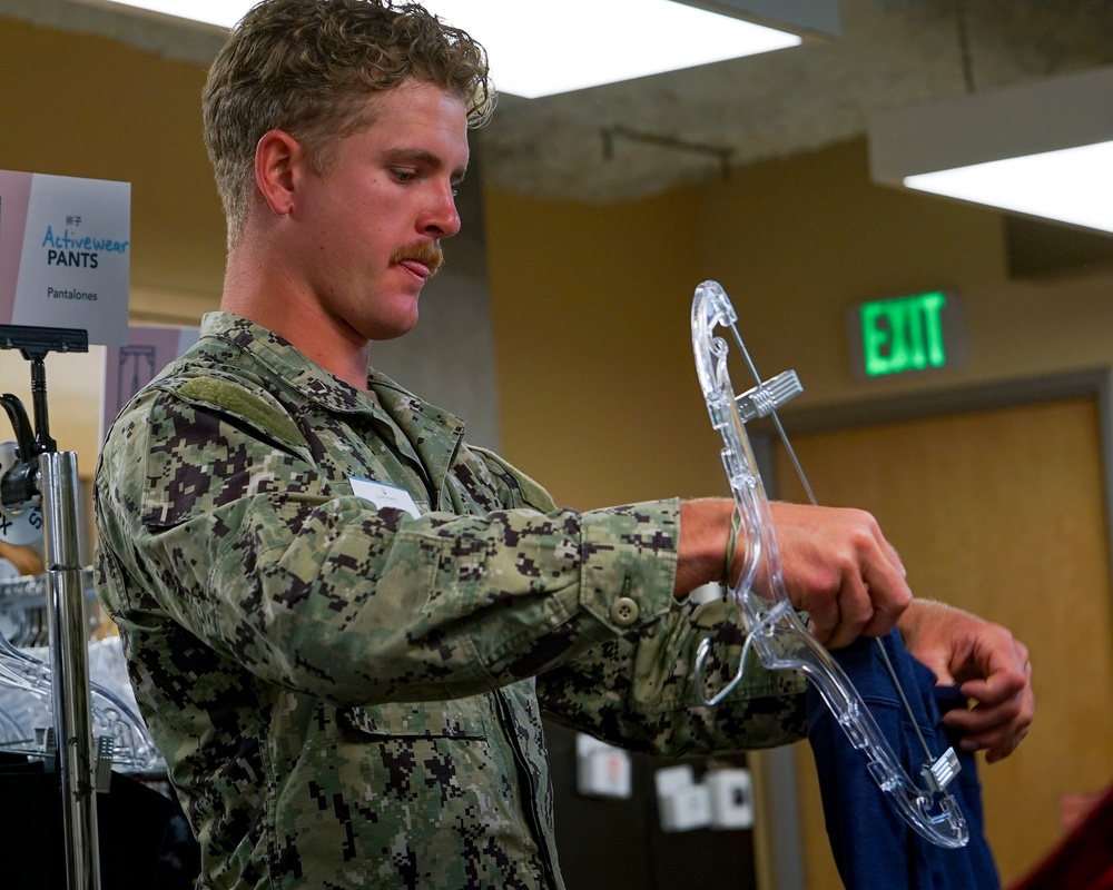 Ticonderoga-class cruiser USS Princeton (CG-59) Sailors Participate in Community Relations During SFFW