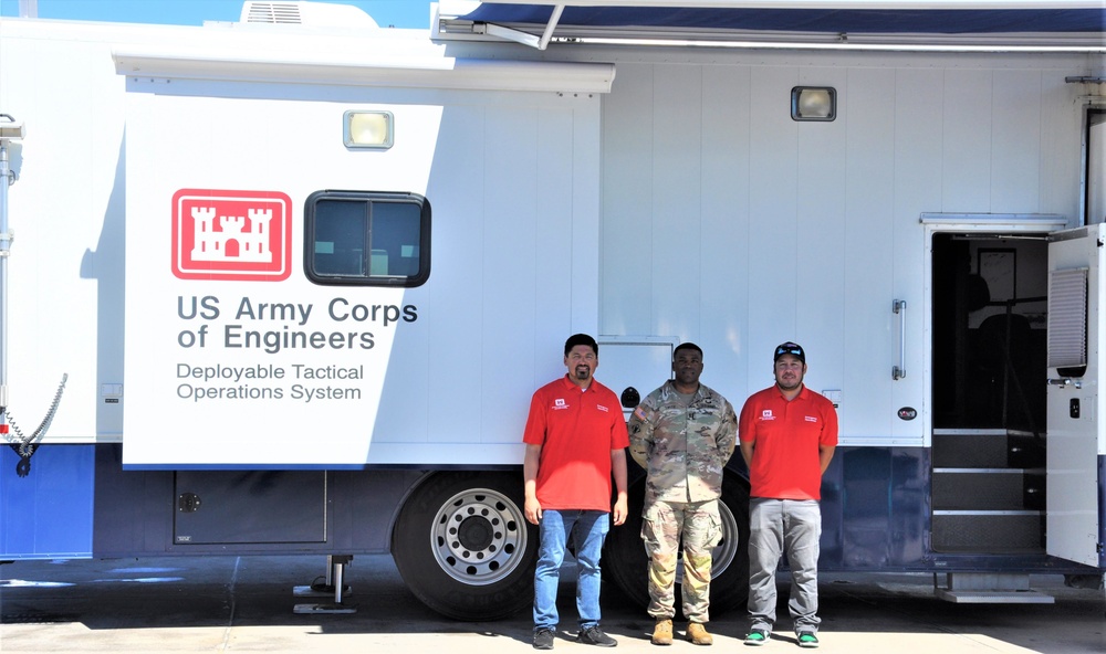 Hundreds visit Corps' emergency control vehicle display at San Diego air show