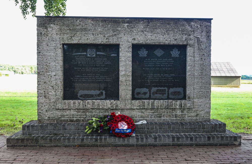 Parachute Group Holland Honors 82nd ABN DIV