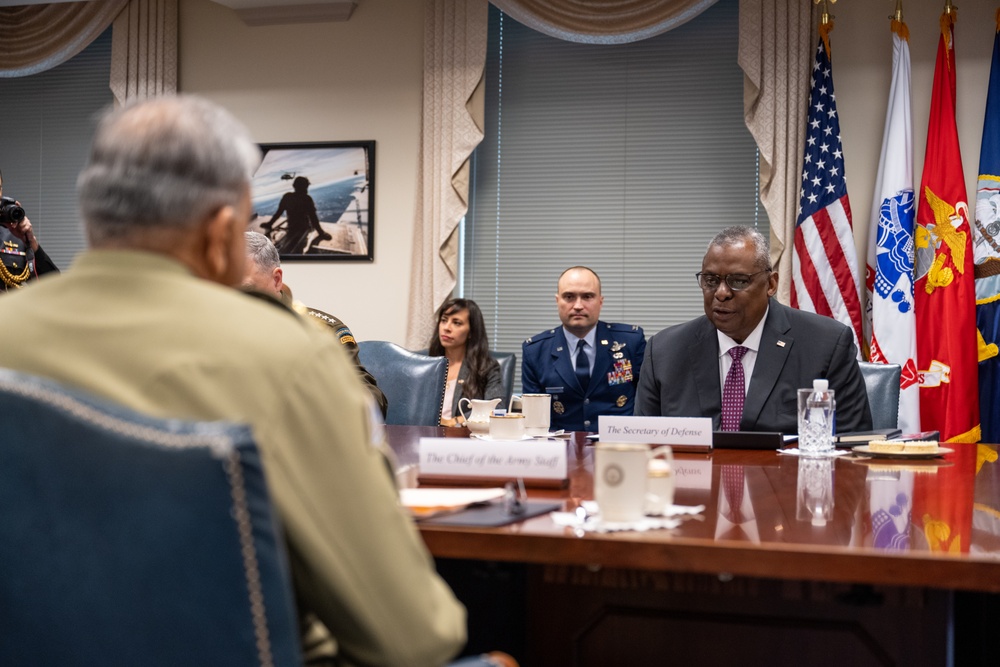 Secretary Austin hosts Pakistani Army Chief of Staff Gen. Qamar Javed Bajwa