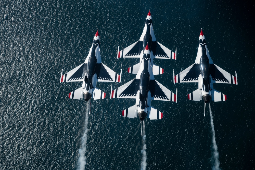 Thunderbirds shred the skies in Surf City