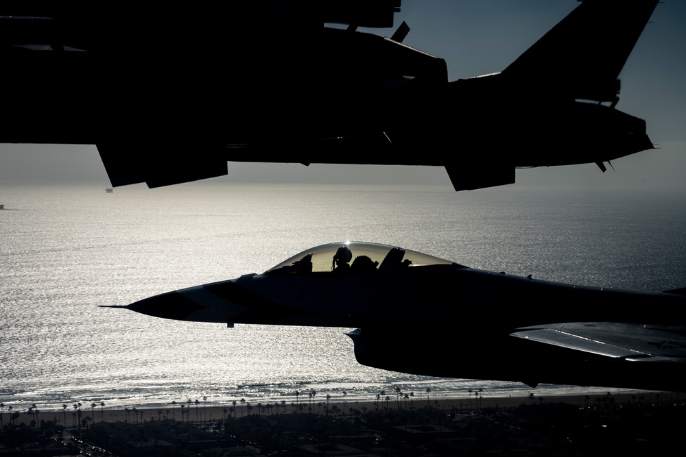 Thunderbirds shred the skies in Surf City