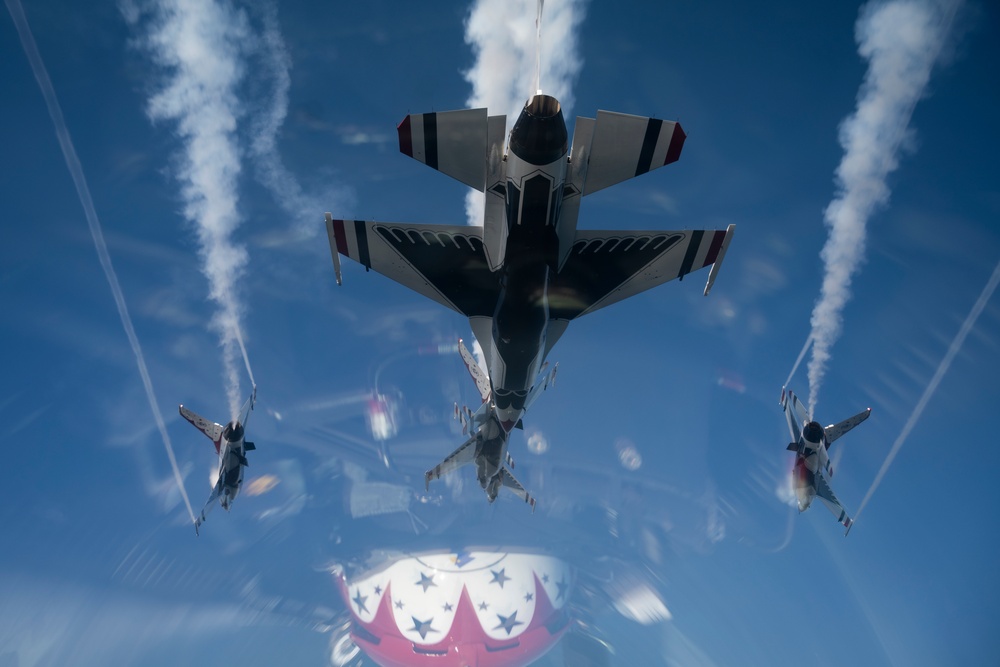 Thunderbirds shred the skies in Surf City