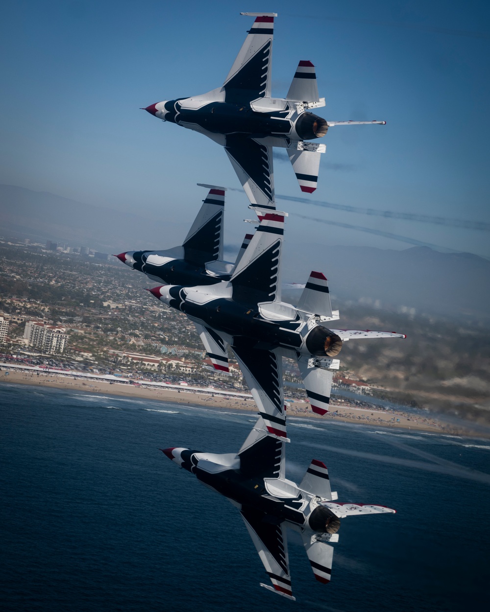 Thunderbirds shred the skies in Surf City