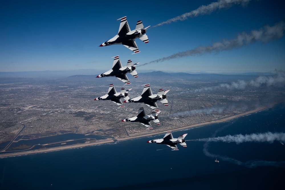 Thunderbirds shred the skies in Surf City