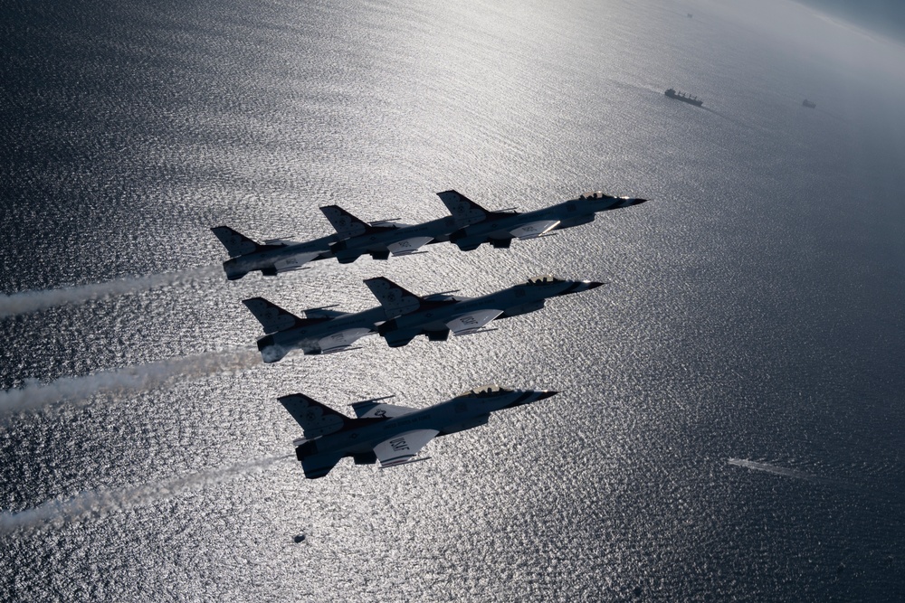 Thunderbirds shred the skies in Surf City