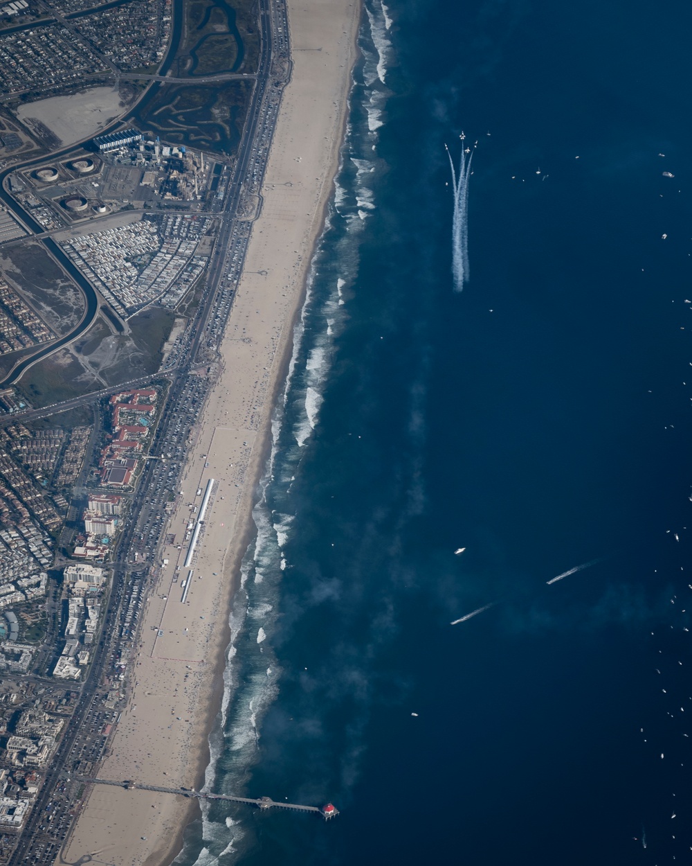 Thunderbirds shred the skies in Surf City