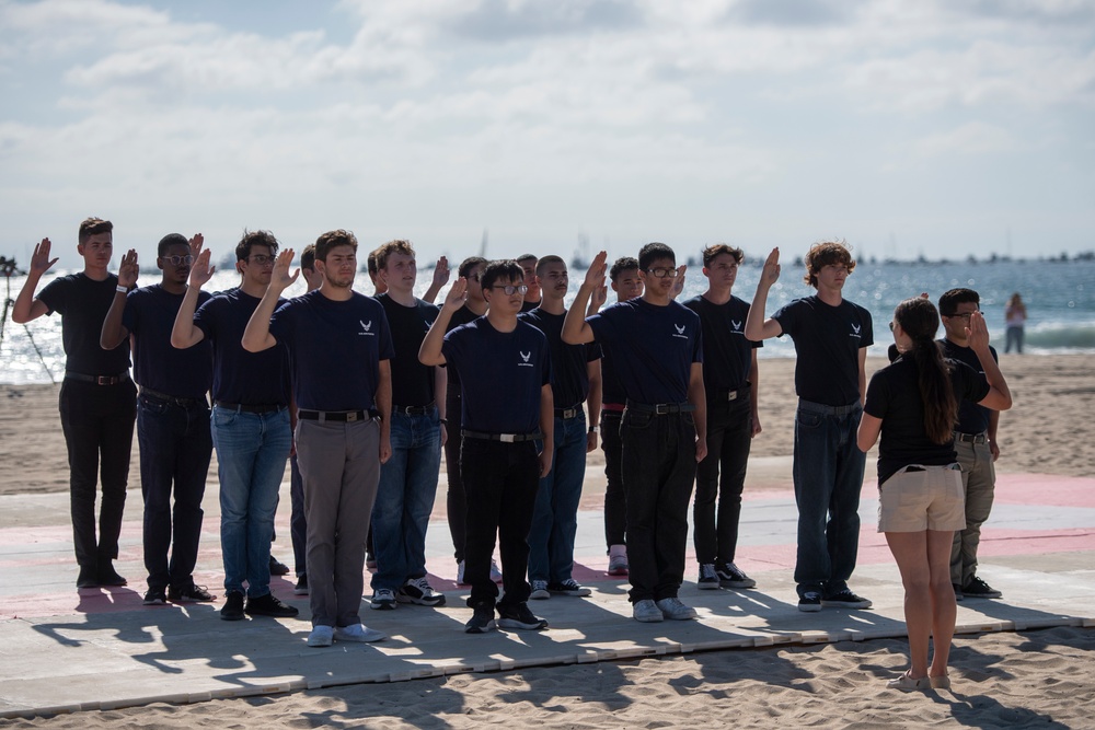 Thunderbirds shred the skies in Surf City