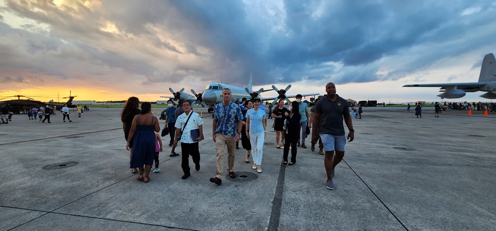 MCIPAC Commanding General welcomes Parliamentary Vice-Minister for Foreign Affairs to Camp Foster and MCAS Futenma