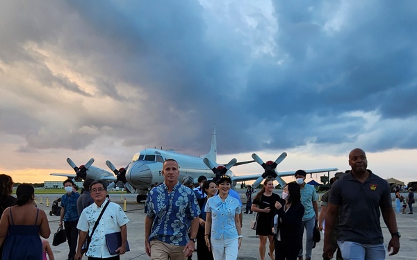 MCIPAC Commanding General welcomes Parliamentary Vice-Minister for Foreign Affairs to Camp Foster and MCAS Futenma
