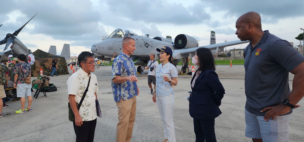 MCIPAC Commanding General welcomes Parliamentary Vice-Minister for Foreign Affairs to Camp Foster and MCAS Futenma