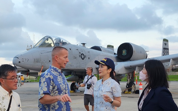 MCIPAC Commanding General welcomes Parliamentary Vice-Minister for Foreign Affairs to Camp Foster and MCAS Futenma