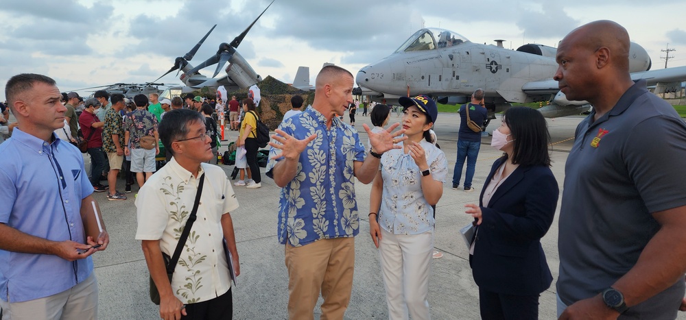 MCIPAC Commanding General welcomes Parliamentary Vice-Minister for Foreign Affairs to Camp Foster and MCAS Futenma