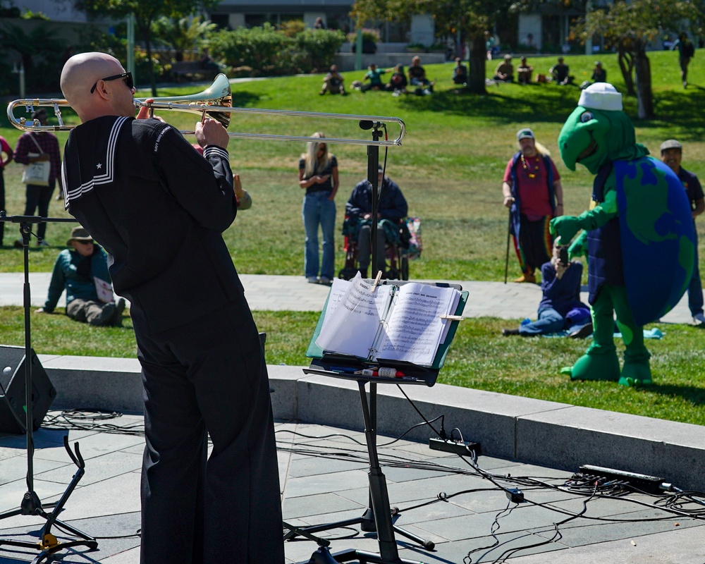 Navy Band Southwest Musician Performs for San Francisco Fleet Week Crowd