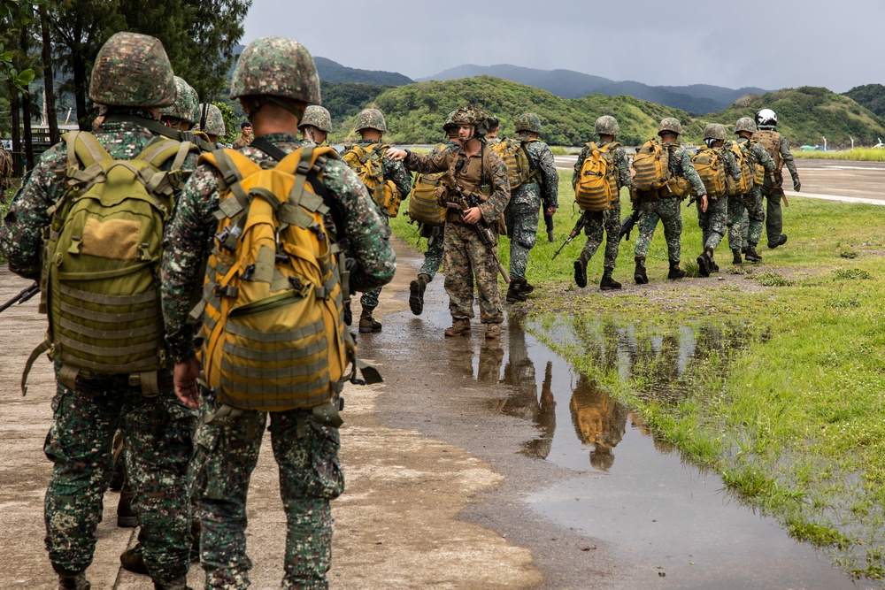 Blackhearts OPFOR is extracted in preparation for a raid during KAMANDAG 6