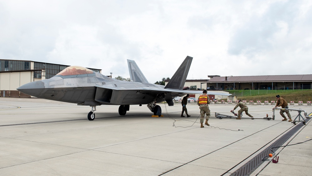 F-22 Raptors conduct Hot Pit refuel at Spangdahlem