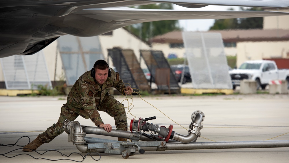 F-22 Raptors conduct Hot Pit refuel at Spangdahlem