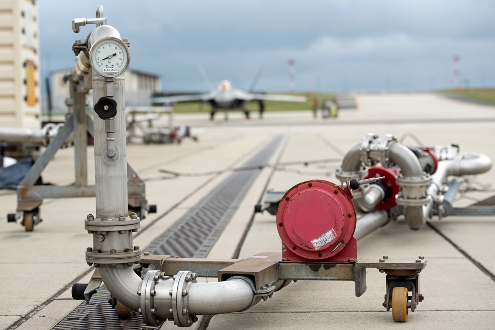 F-22 Raptors conduct Hot Pit refuel at Spangdahlem