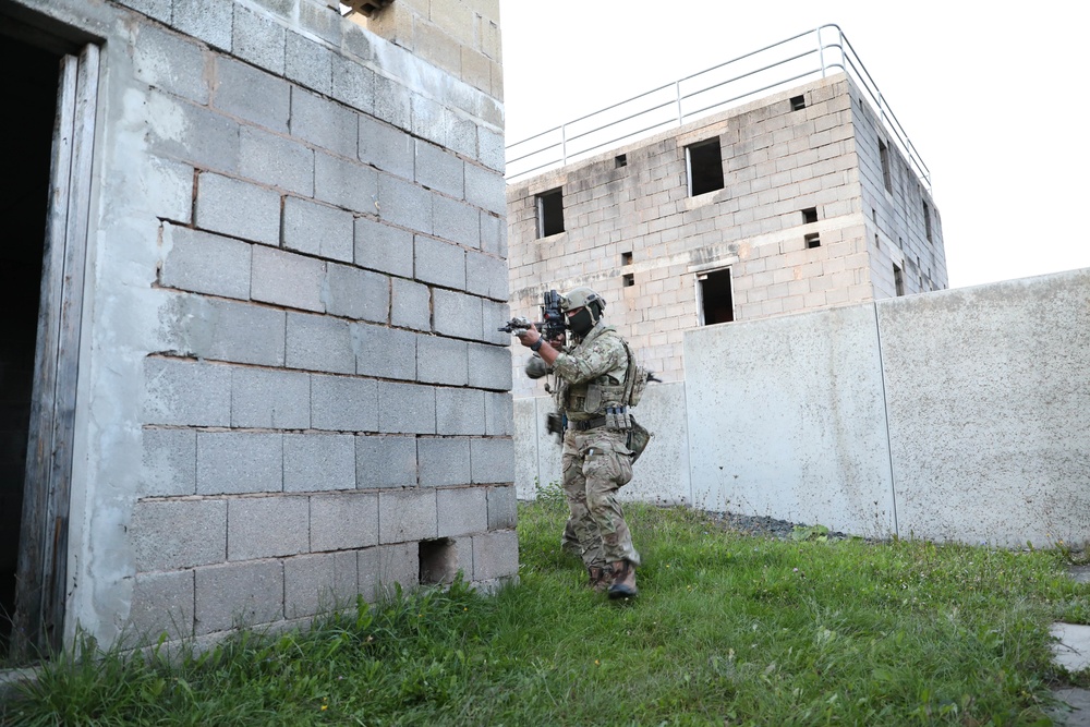 10th Special Forces Group conducts CQB with United Kingdom Royal Marines