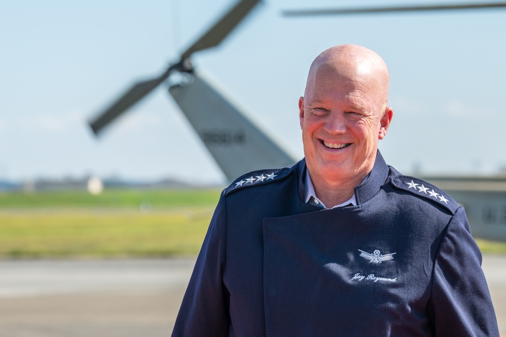 Chief of Space Operations visits Yokota