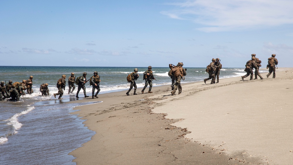 Blackhearts and PHILMAR conduct joint raid during KAMANDAG 6