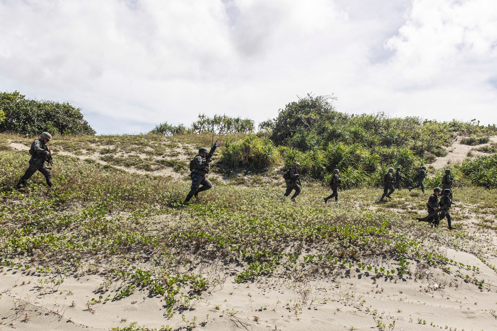 Blackhearts and PHILMAR conduct joint raid during KAMANDAG 6