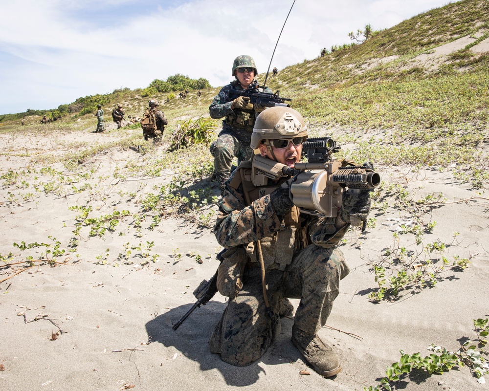 Blackhearts and PHILMAR conduct joint raid during KAMANDAG 6