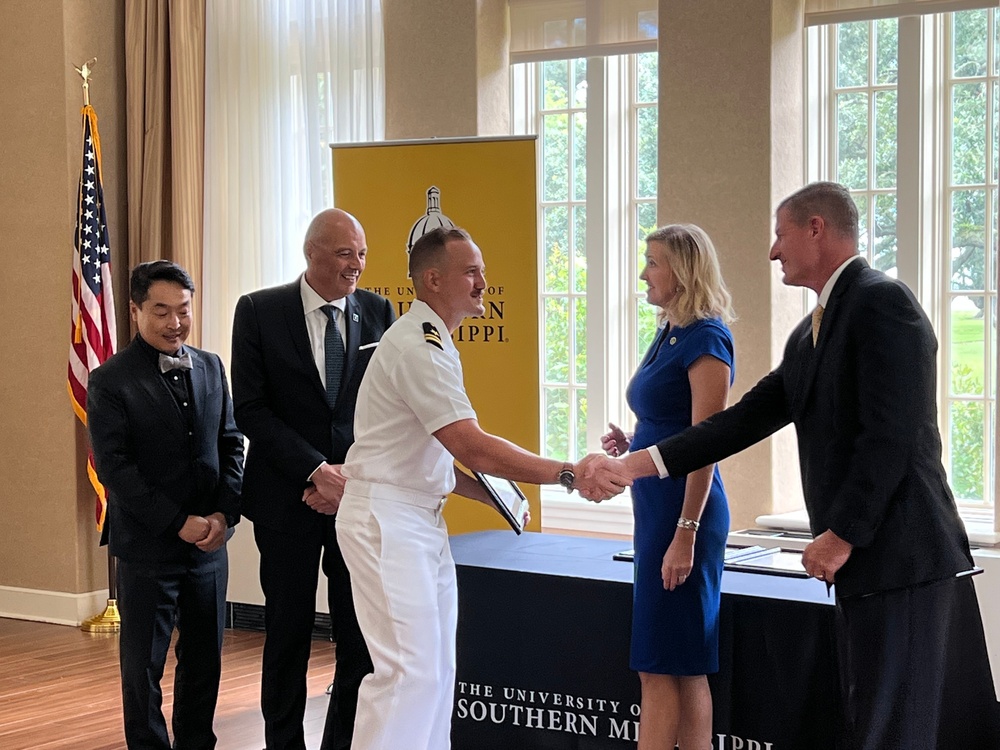 USM Graduates Hydrographic Students