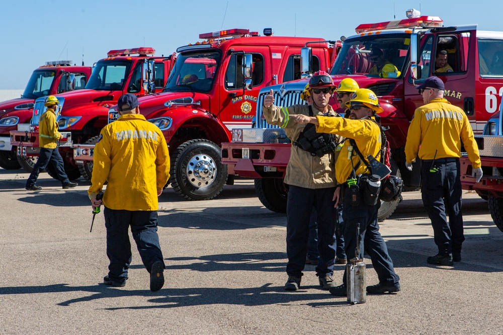 Firefighters conduct prescribed burn on MCAS Miramar