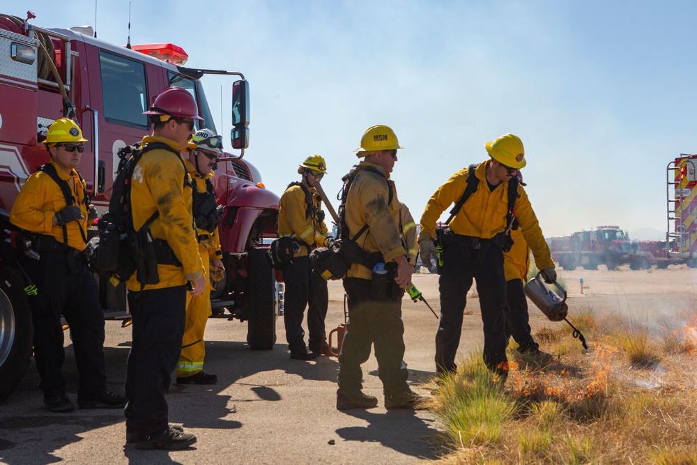 Firefighters conduct prescribed burn on MCAS Miramar