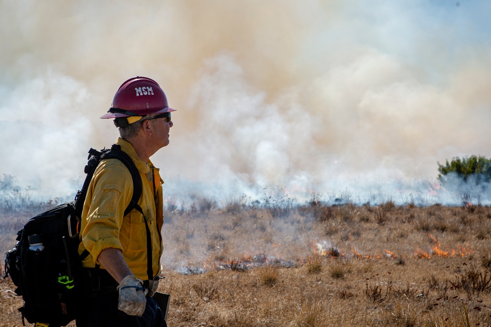 Firefighters conduct prescribed burn on MCAS Miramar