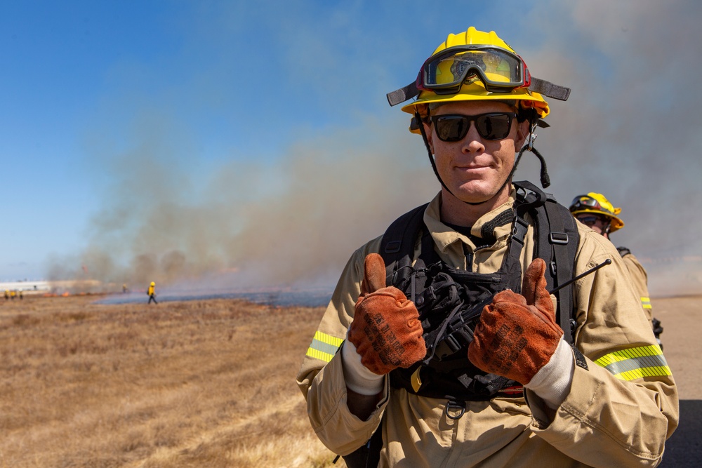 Firefighters conduct prescribed burn on MCAS Miramar