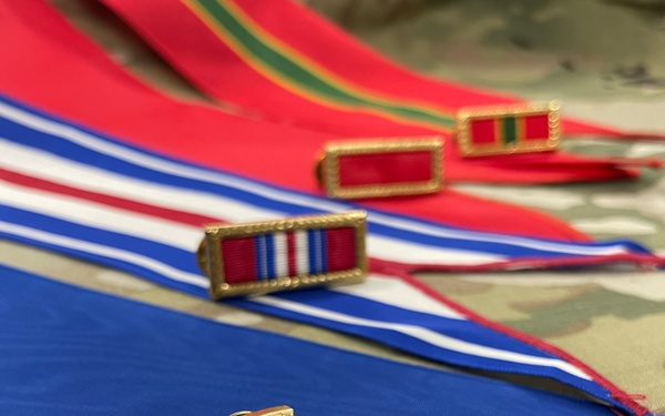 Army cuts Soldier wait time for Unit Award wear