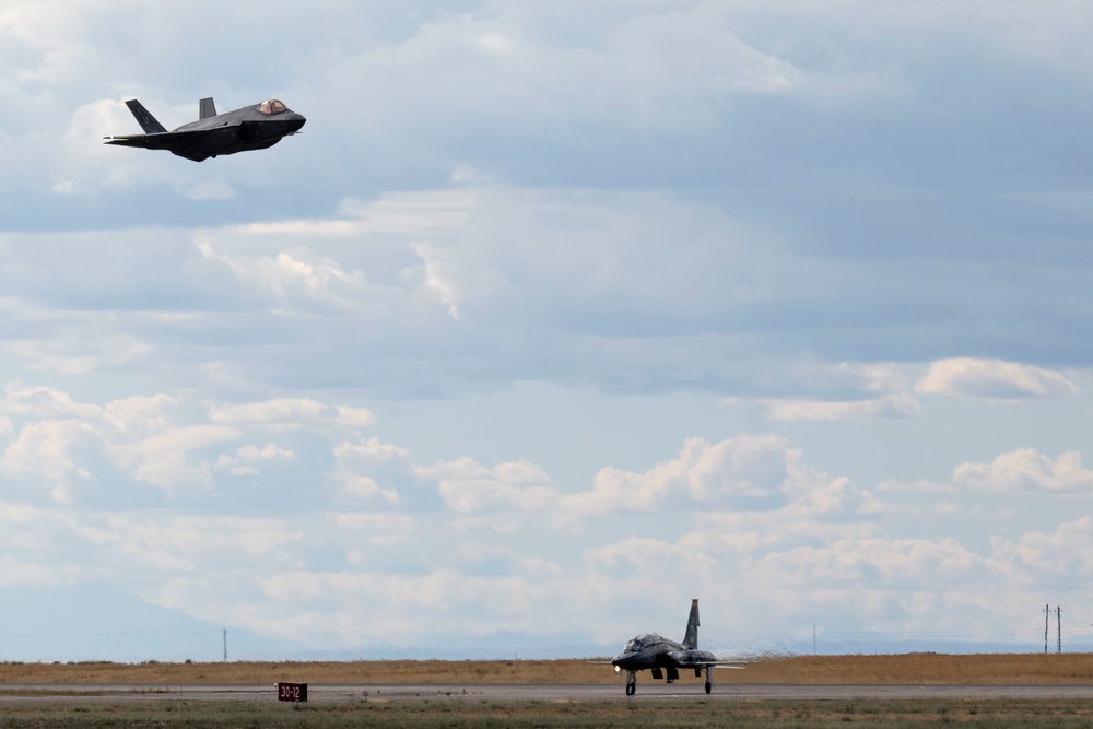 Gunfighters Bring the Lightning