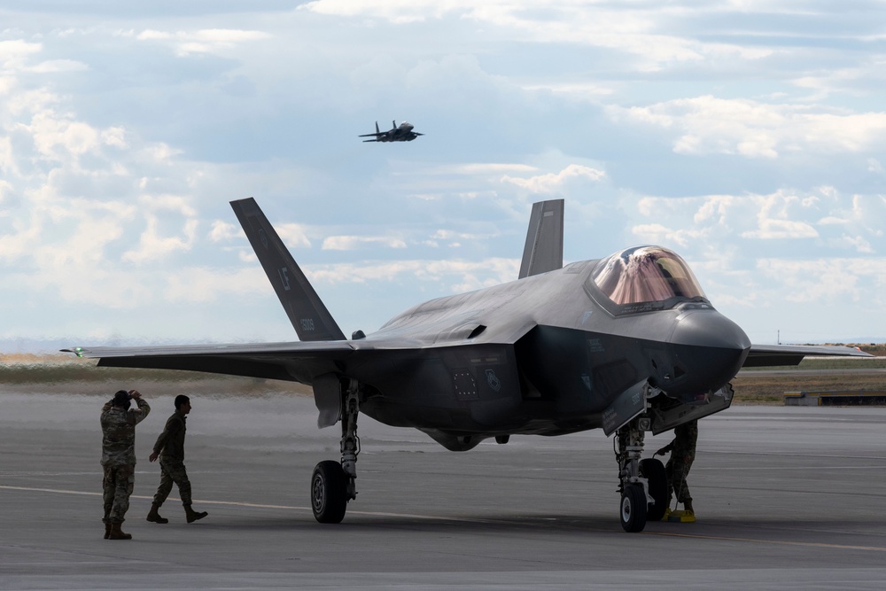 Gunfighters Bring the Lightning