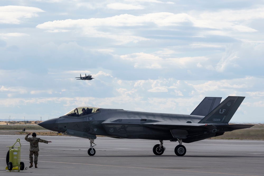 Gunfighters Bring the Lightning