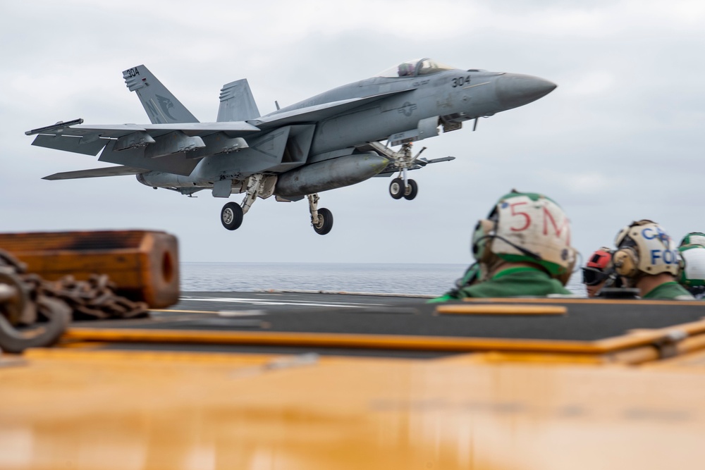 F/A-18E Super Hornet Makes An Arrested Gear Landing