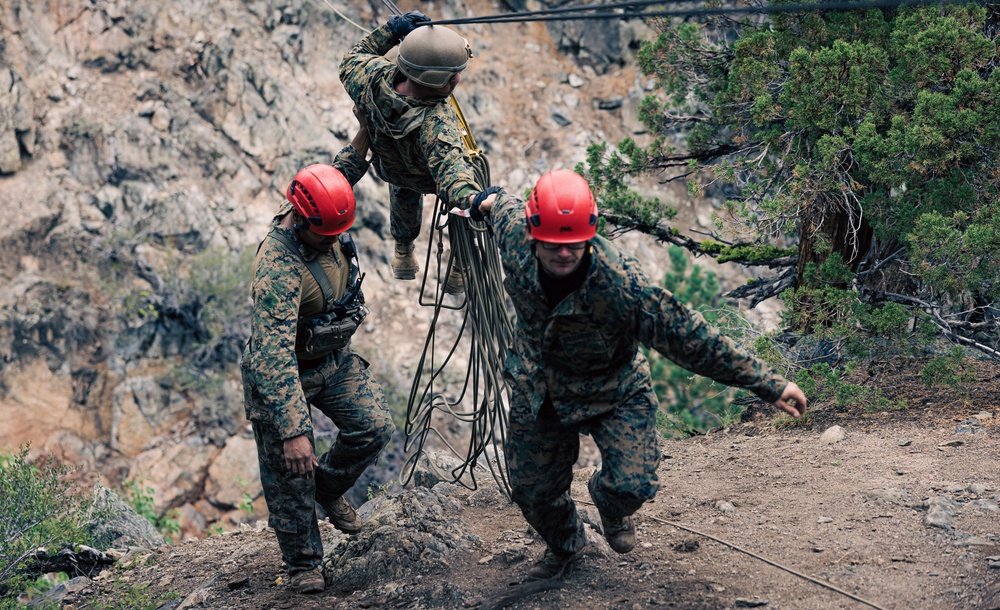 Hanging by a thread: 2/1 Marines participate in gorge crossing training