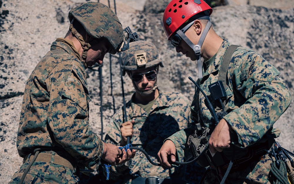 2/1 Marines participate in suspension &amp; traverse training