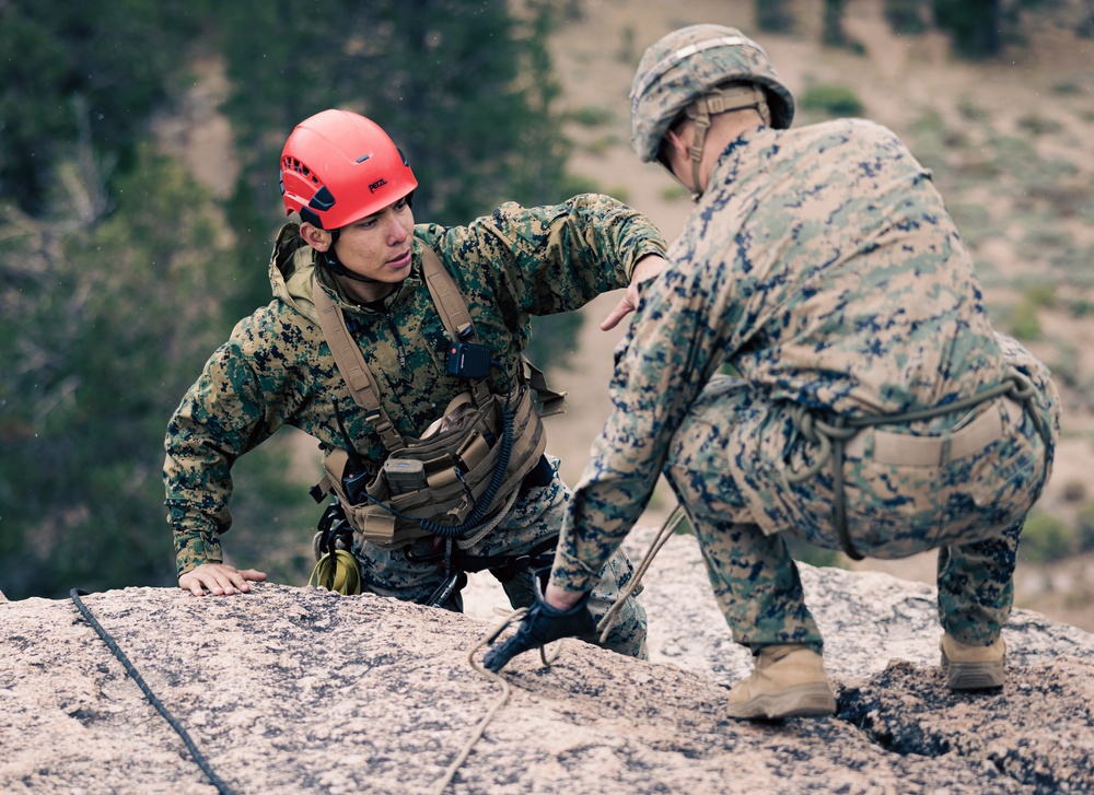 Descending uncertainty: 2/1 Marines participate in rappelling training