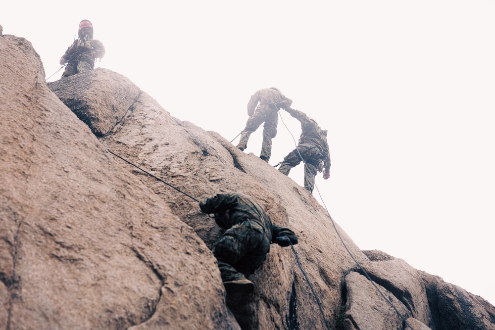 Descending uncertainty: 2/1 Marines participate in rappelling training