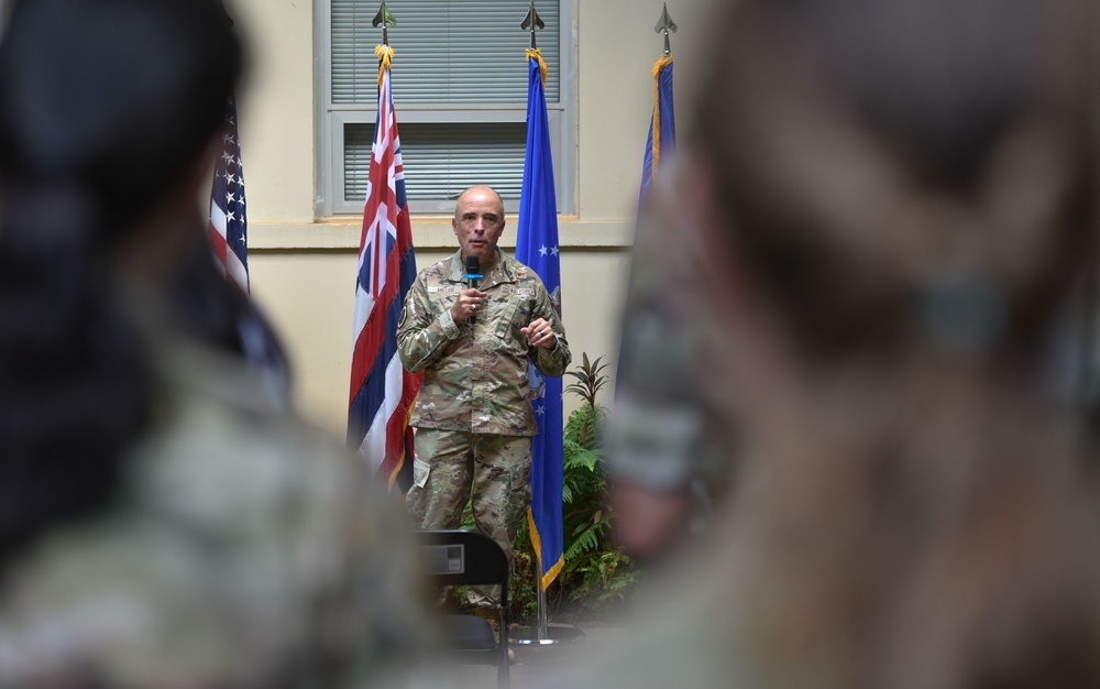 AIR FORCE SURGEON GENERAL VISITS 15TH MEDICAL GROUP